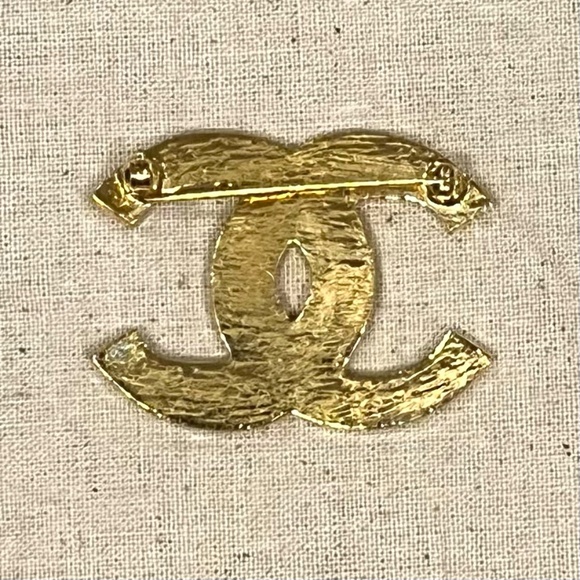 Chanel Gold Tone Black Enamel Patterned CC Pin Brooch - Picture 3 of 7